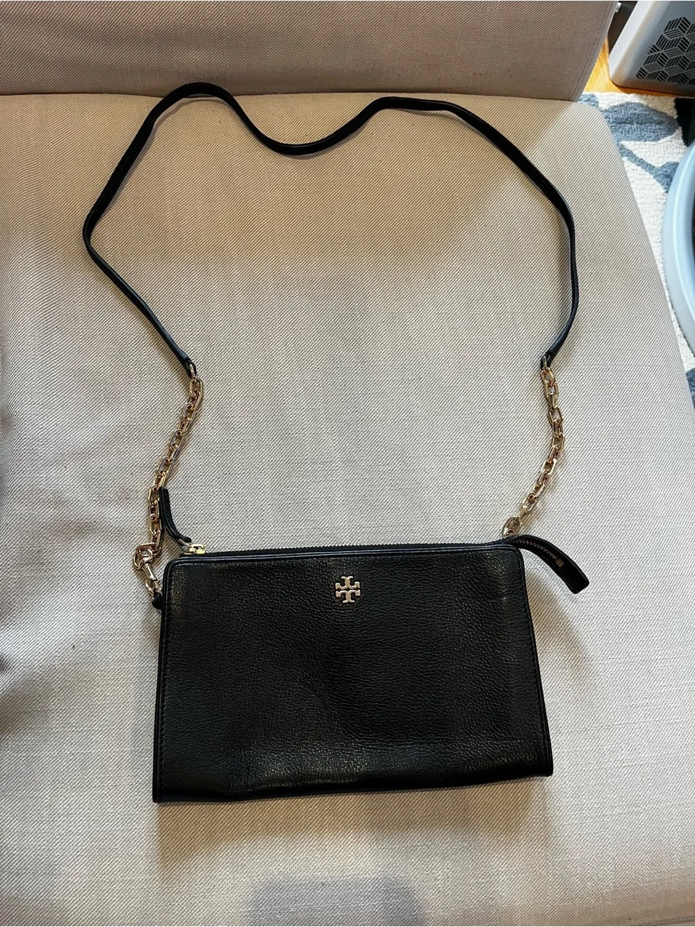 Tory Burch compact pebble
